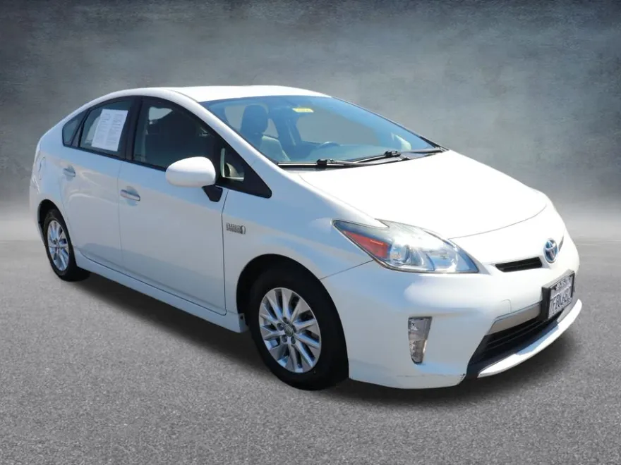 2014 Toyota Prius Plug-in photo 1