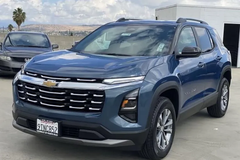 2025 Chevrolet Equinox LT photo 1