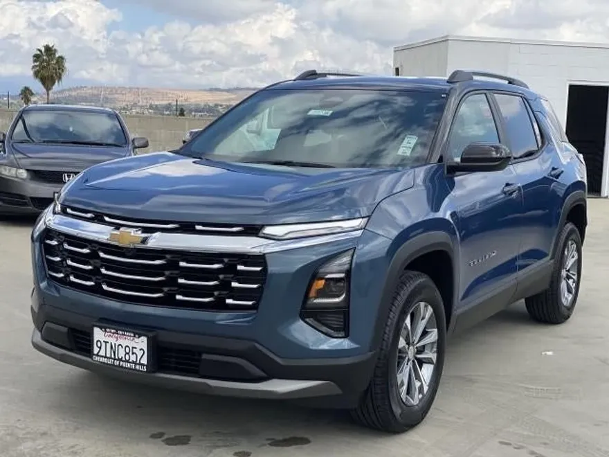 2025 Chevrolet Equinox LT photo 1
