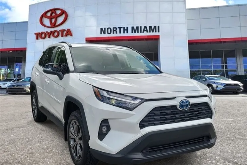2022 Toyota RAV4 XLE Premium photo 1