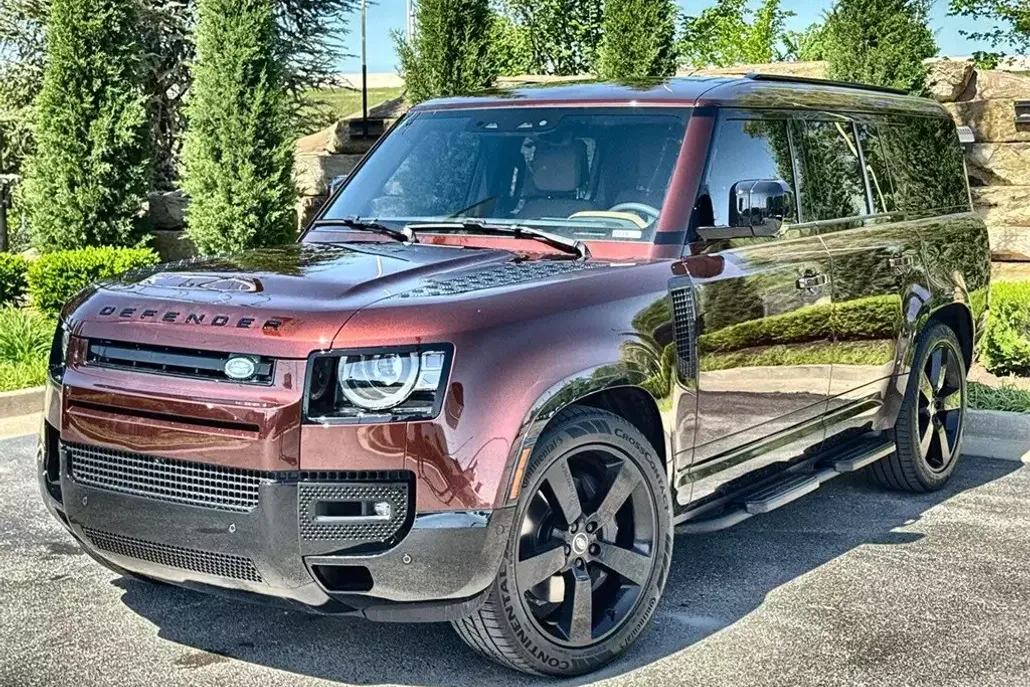 2025 Land Rover Defender 130 X-Dynamic SE photo 1