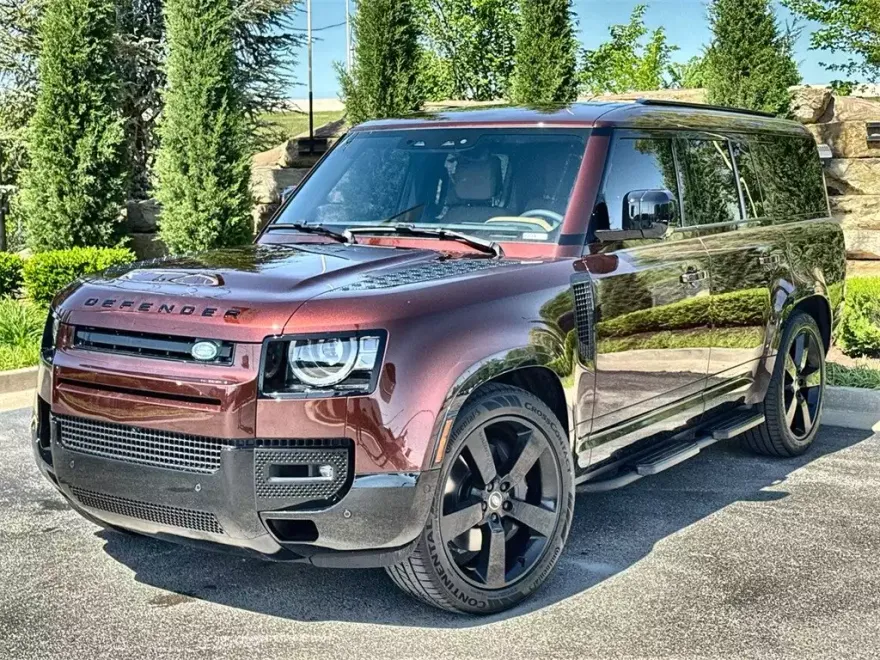 2025 Land Rover Defender 130 X-Dynamic SE photo 1