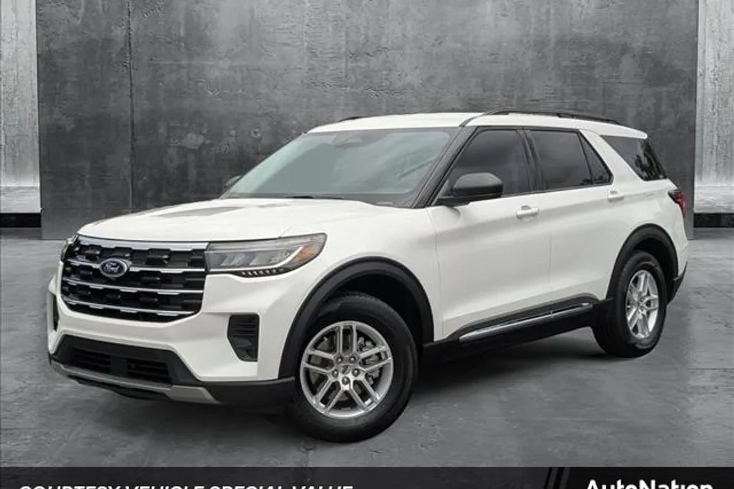 2025 Ford Explorer photo 1