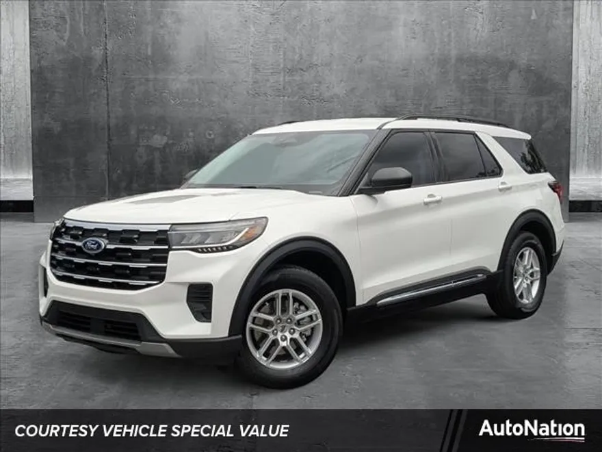 2025 Ford Explorer photo 1