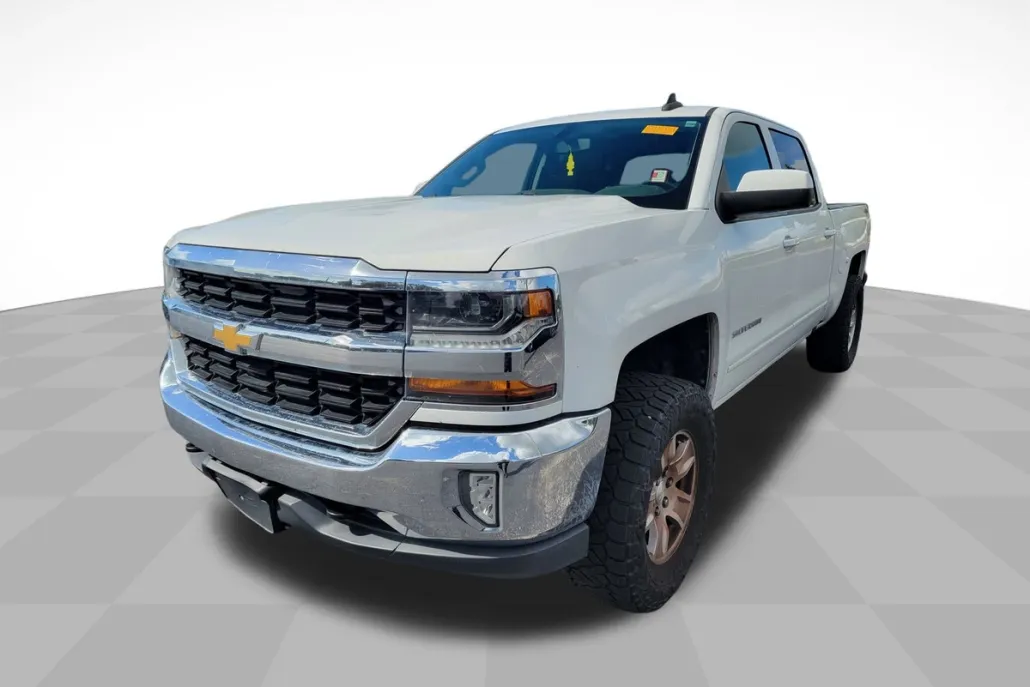 2017 Chevrolet Silverado 1500 LT photo 1