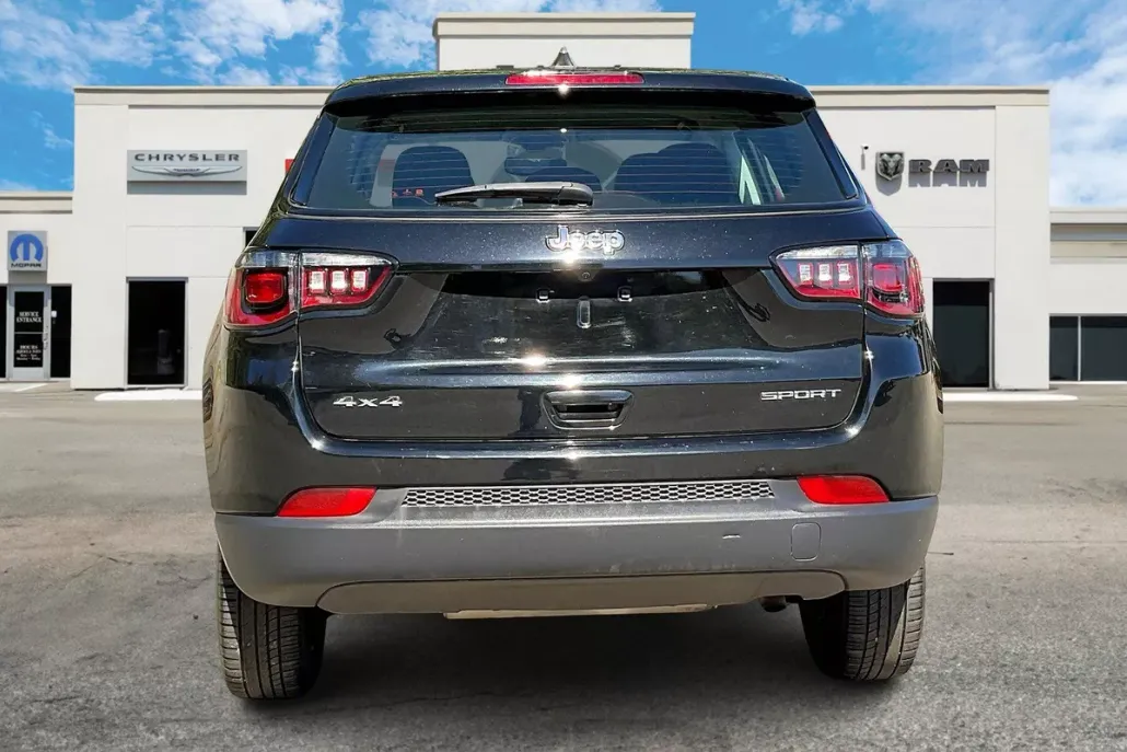 2021 Jeep Compass Sport photo 1