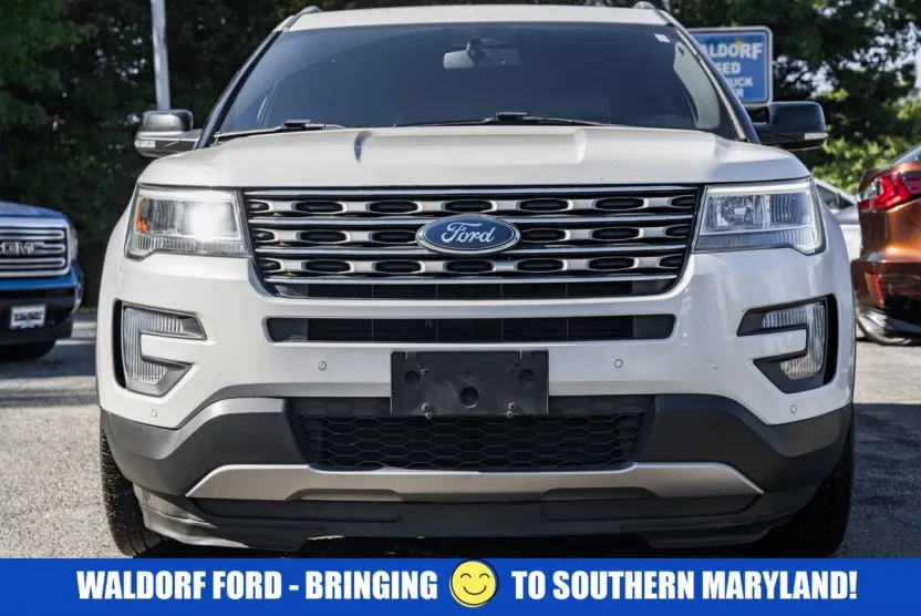 2017 Ford Explorer XLT photo 1