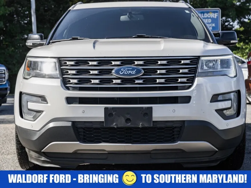 2017 Ford Explorer XLT photo 1