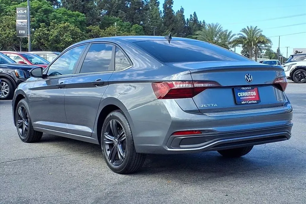 2023 Volkswagen Jetta 1.5T SE photo 1