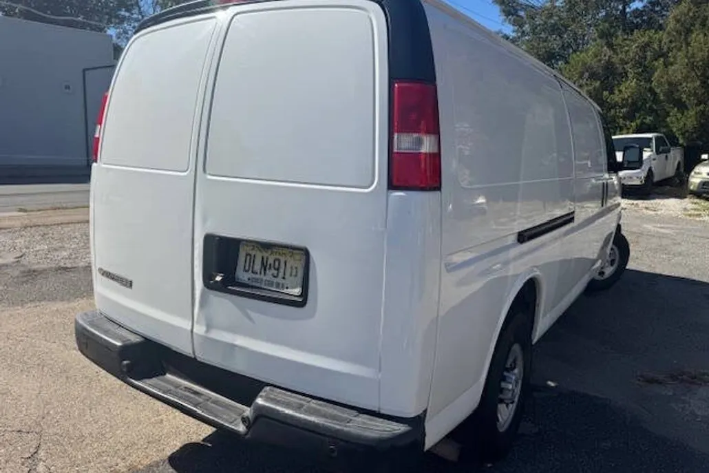 2017 Chevrolet Express 2500 Cargo Van photo 1