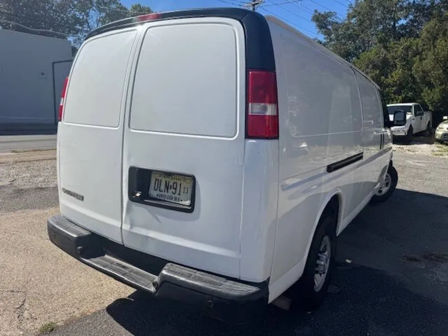 2017 Chevrolet Express 2500 Cargo Van photo 1