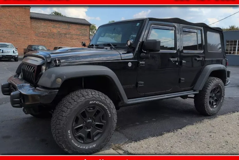 2013 Jeep Wrangler Unlimited Sahara photo 1