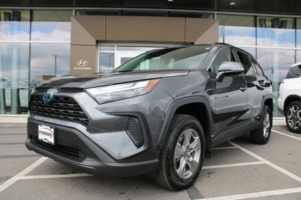 2024 Toyota RAV4 Hybrid LE photo 1
