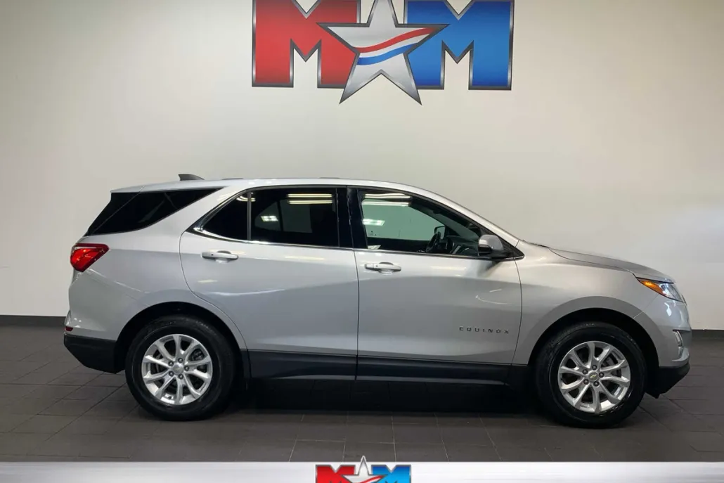 2019 Chevrolet Equinox LT photo 1