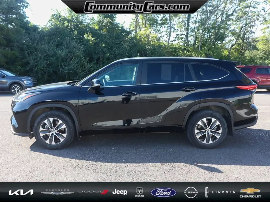2023 Toyota Highlander XLE photo 1