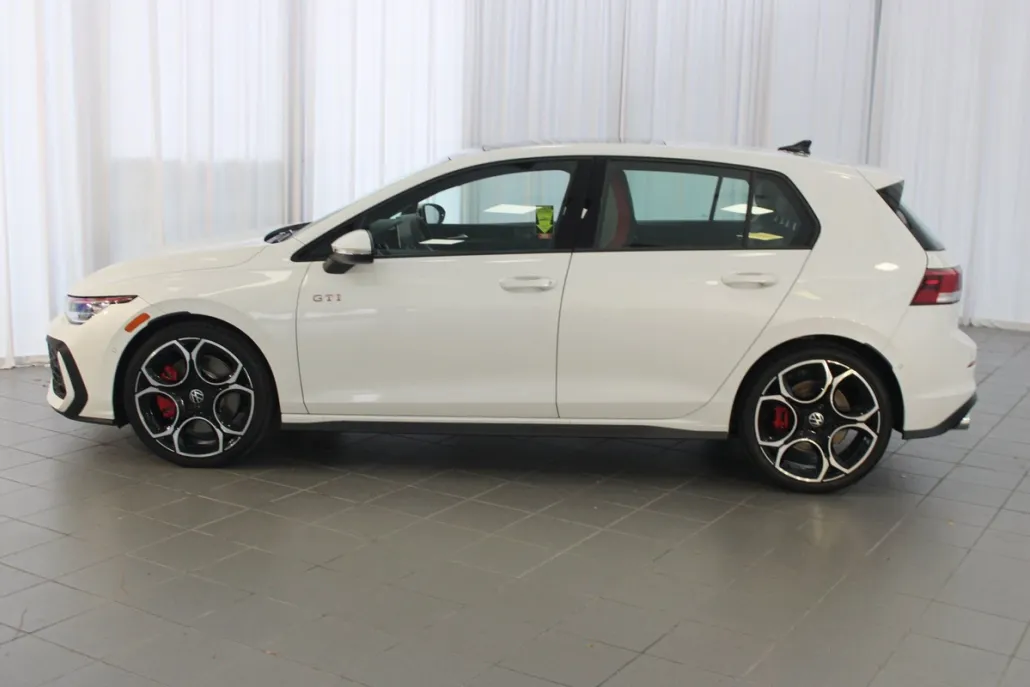 2025 Volkswagen Golf GTI Autobahn photo 1