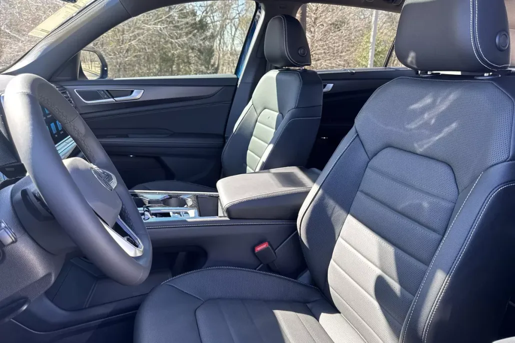2026 Volkswagen Atlas Cross Sport SEL R-Line photo 1