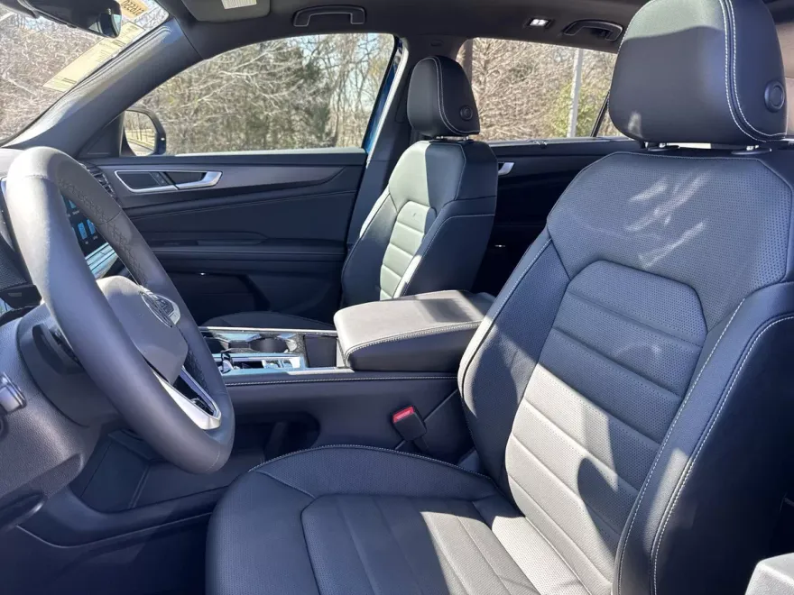 2026 Volkswagen Atlas Cross Sport SEL R-Line photo 1