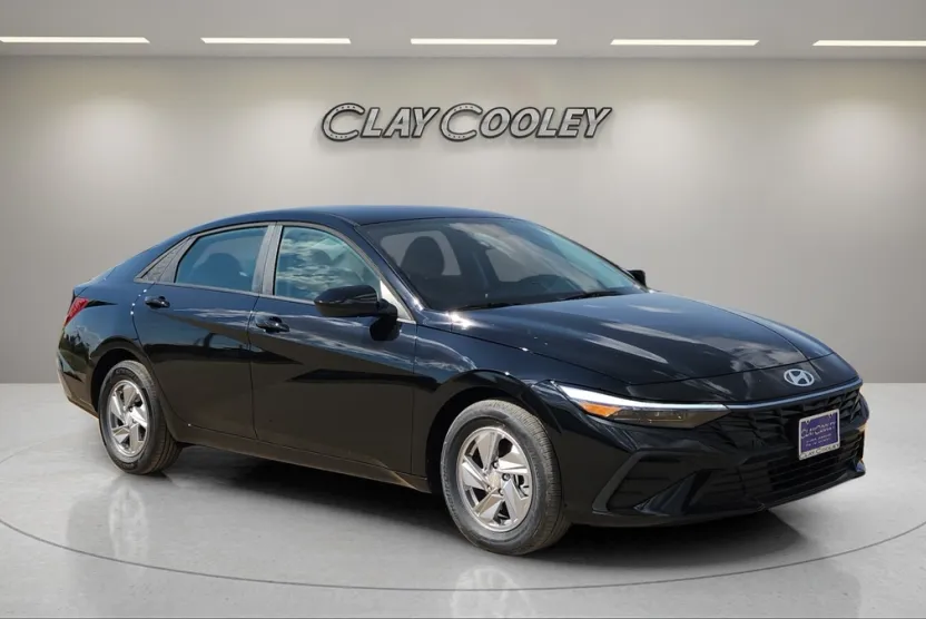 2025 Hyundai Elantra SE photo 1