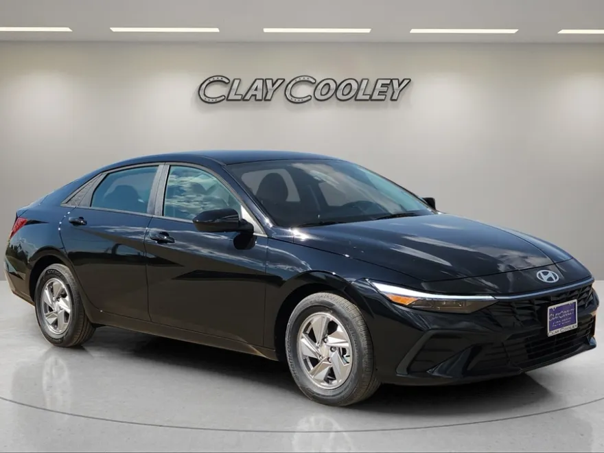 2025 Hyundai Elantra SE photo 1