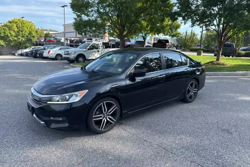2017 Honda Accord Sport photo 1