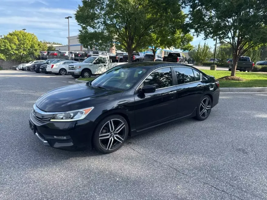 2017 Honda Accord Sport photo 1