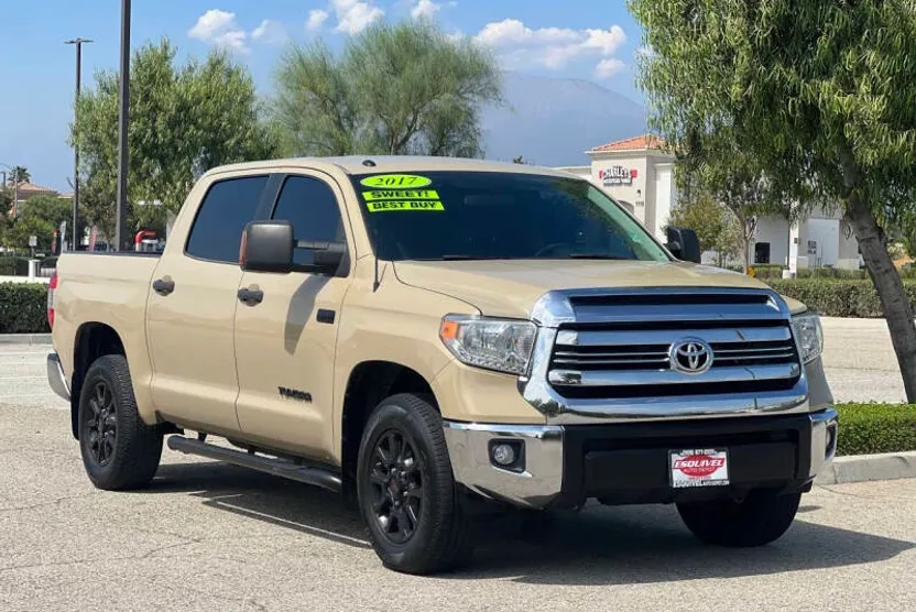 2017 Toyota Tundra SR5 photo 1