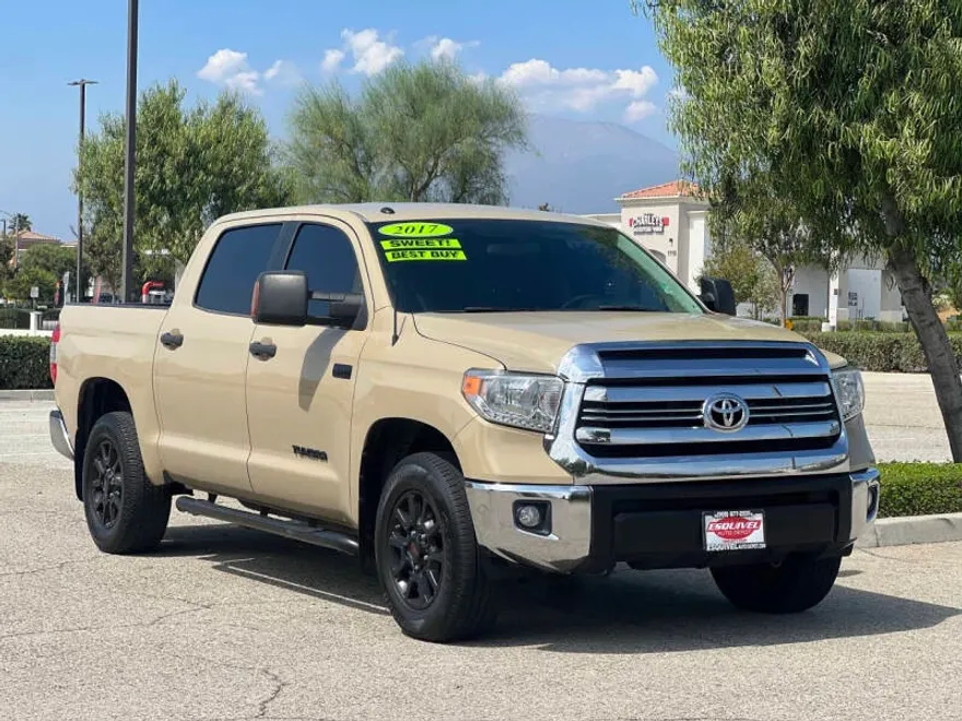 2017 Toyota Tundra SR5 photo 1