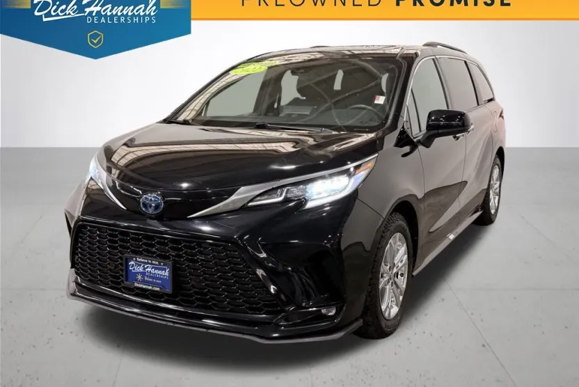 2022 Toyota Sienna XSE photo 1