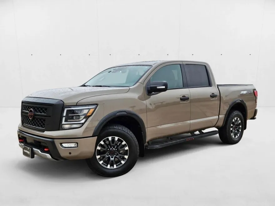 2024 Nissan Titan PRO-4X photo 1