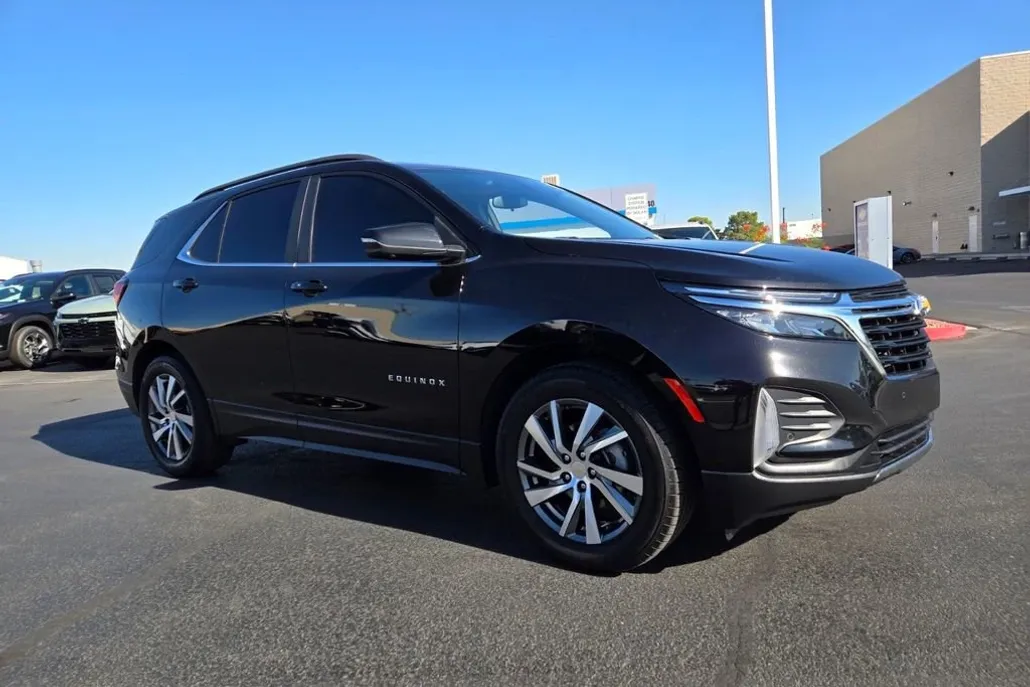 2024 Chevrolet Equinox LT photo 1