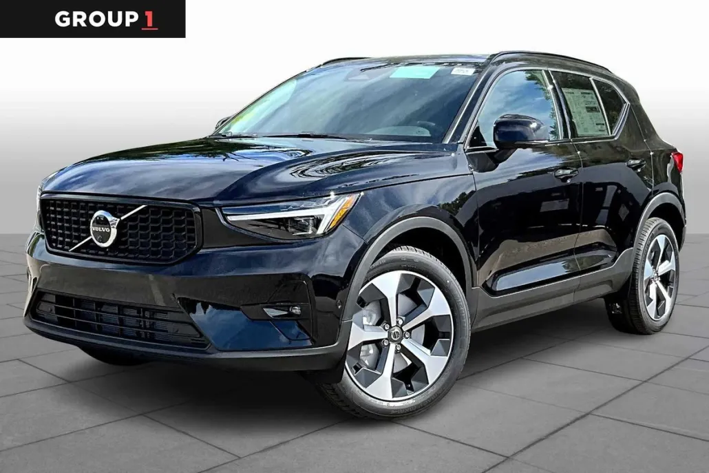 2026 Volvo XC40 Plus photo 1