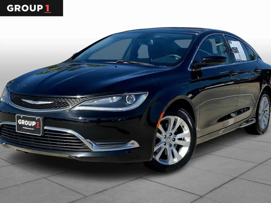 2016 Chrysler 200 Limited photo 1