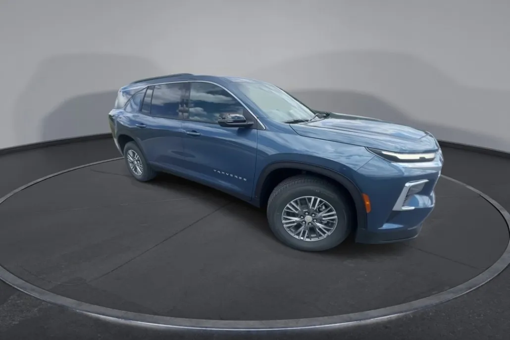 2026 Chevrolet Traverse 2LT photo 1