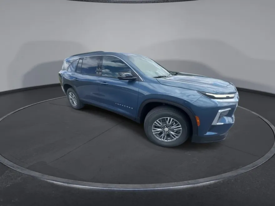 2026 Chevrolet Traverse 2LT photo 1