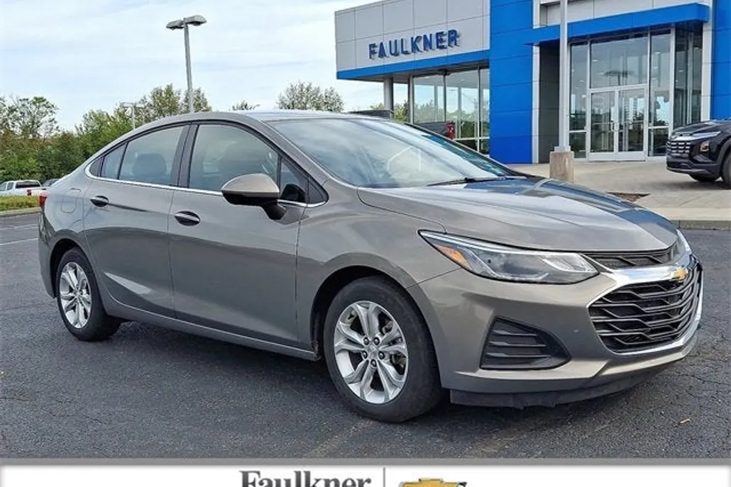 2019 Chevrolet Cruze LT photo 1