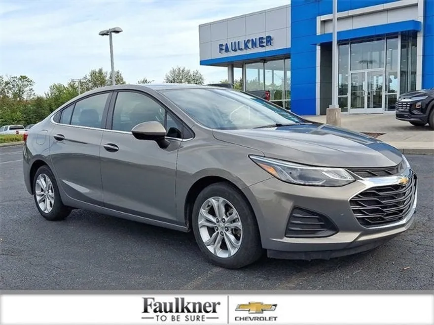 2019 Chevrolet Cruze LT photo 1