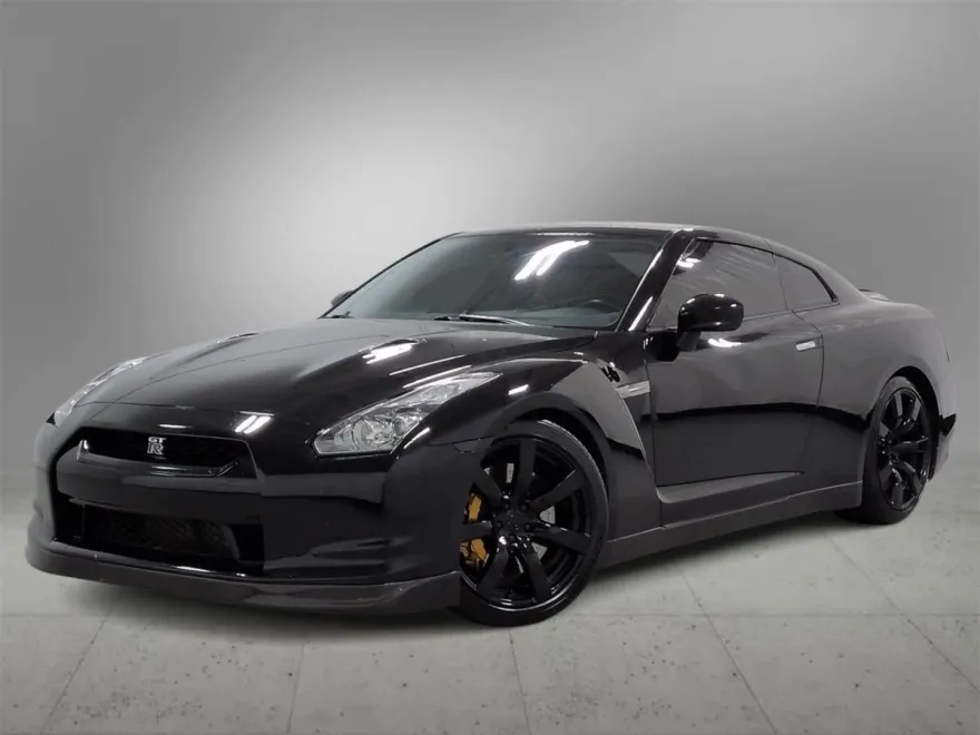 2010 Nissan GT-R Premium photo 1