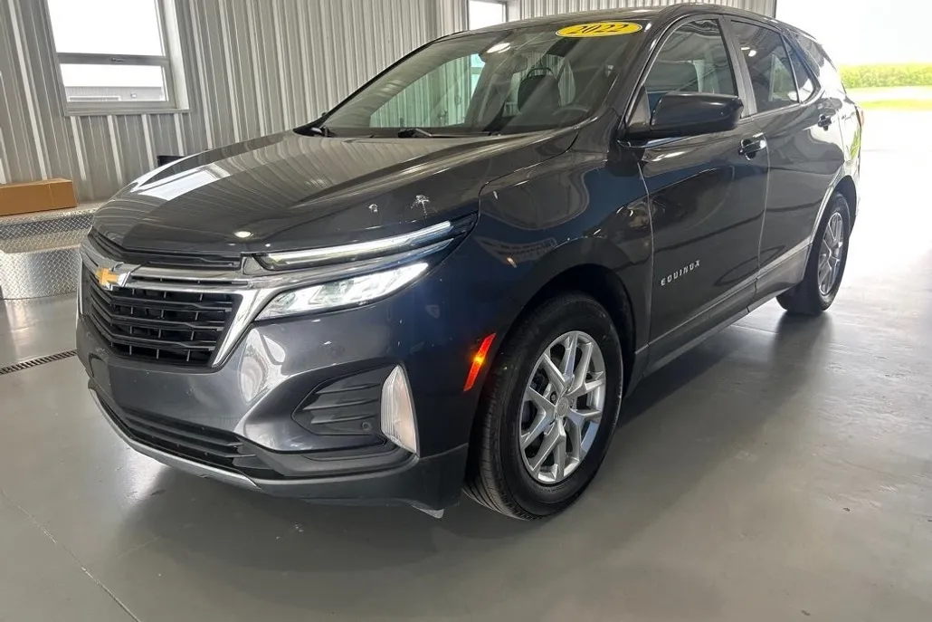 2022 Chevrolet Equinox LT photo 1