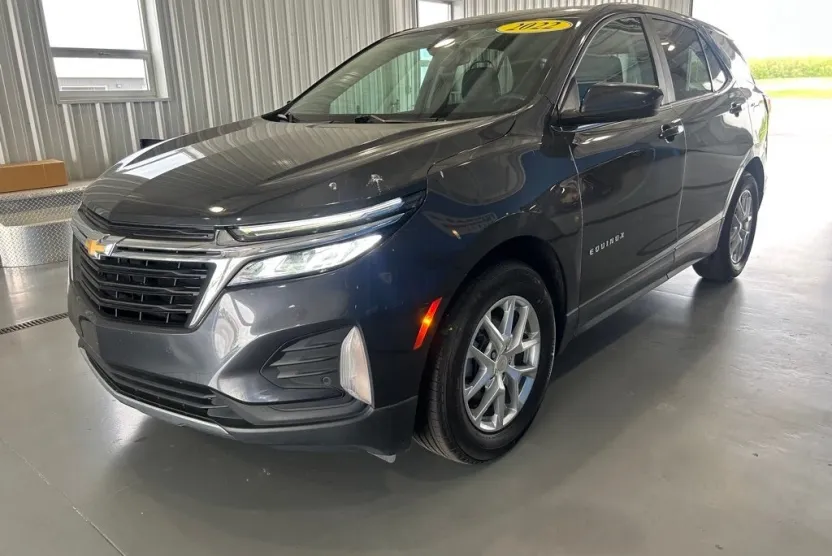 2022 Chevrolet Equinox LT photo 1