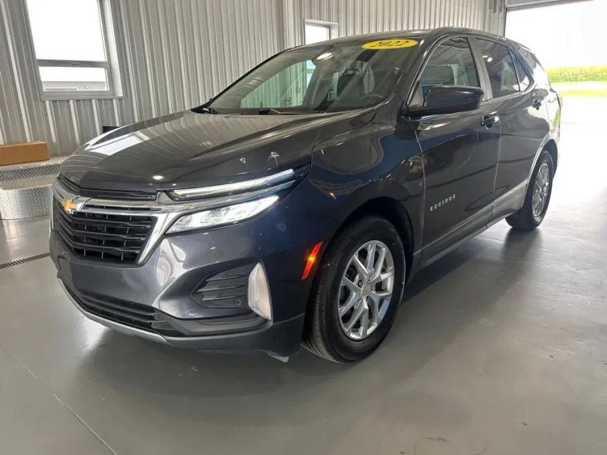 2022 Chevrolet Equinox LT photo 1