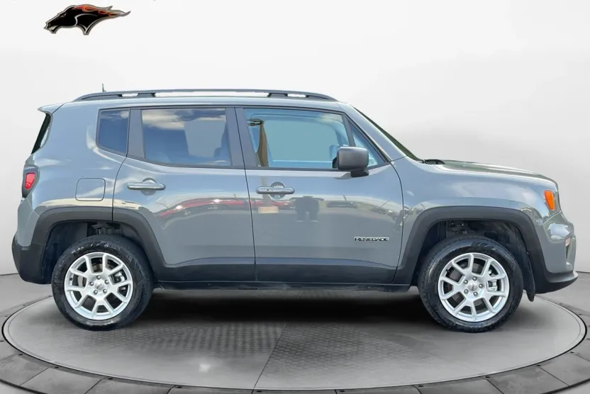 2022 Jeep Renegade Latitude photo 1