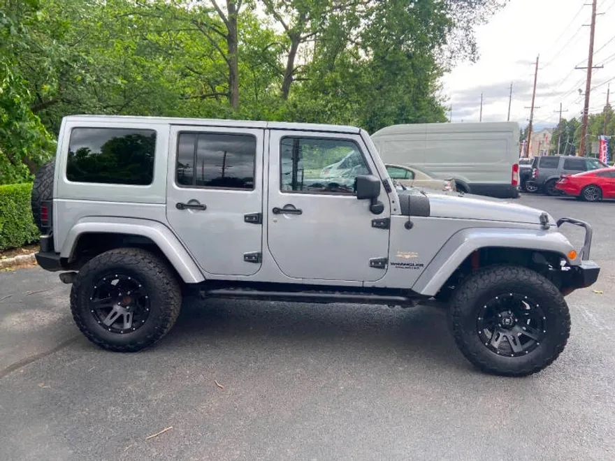 2013 Jeep Wrangler Unlimited Sahara photo 1