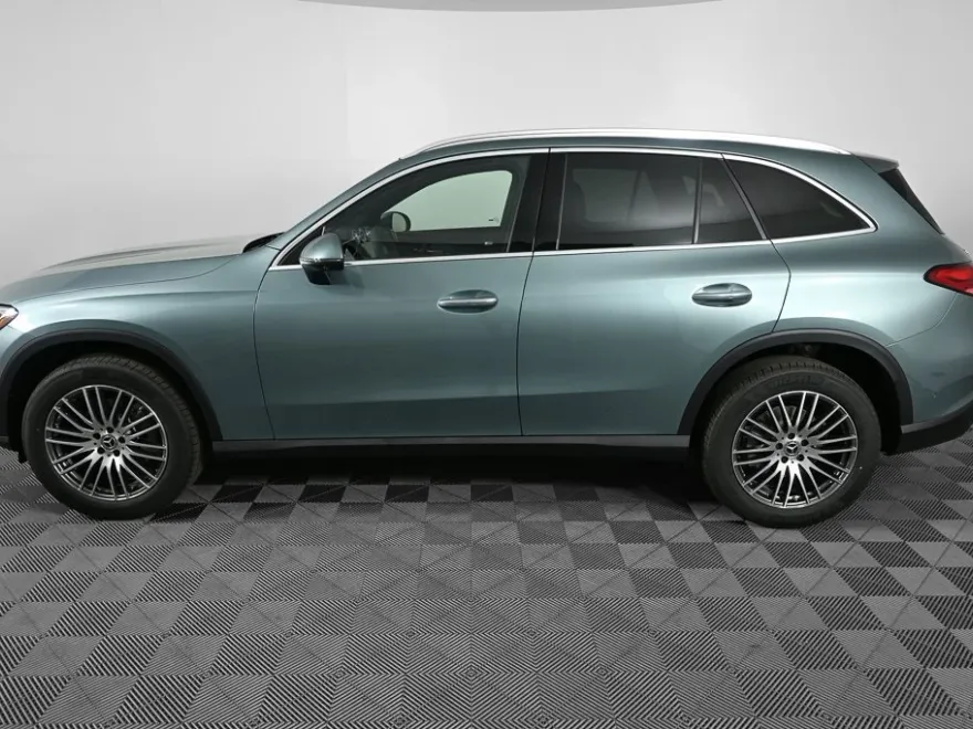 2026 Mercedes Benz GLC 300 photo 1