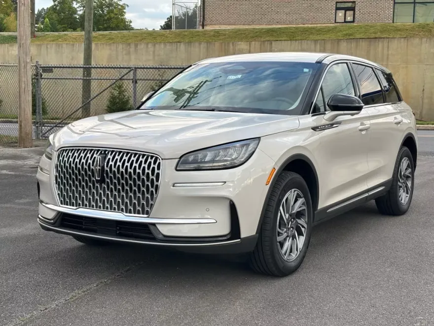 2023 Lincoln Corsair Standard photo 1