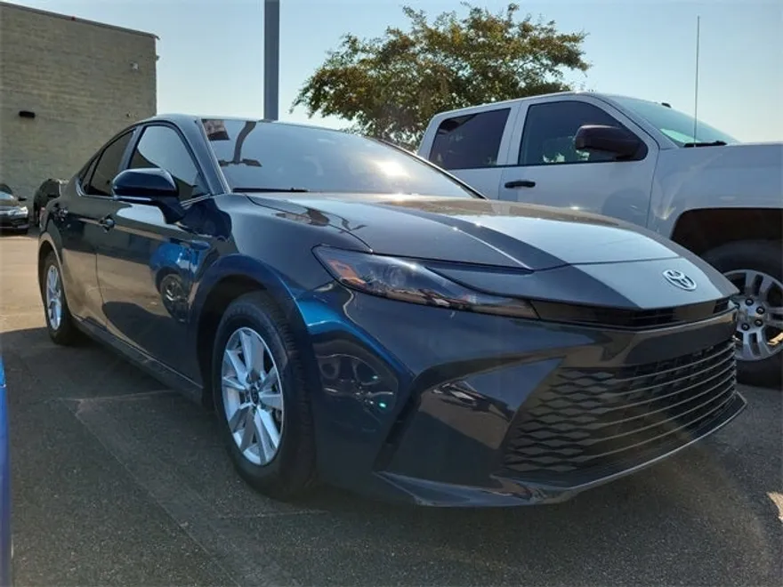 2025 Toyota Camry LE photo 1