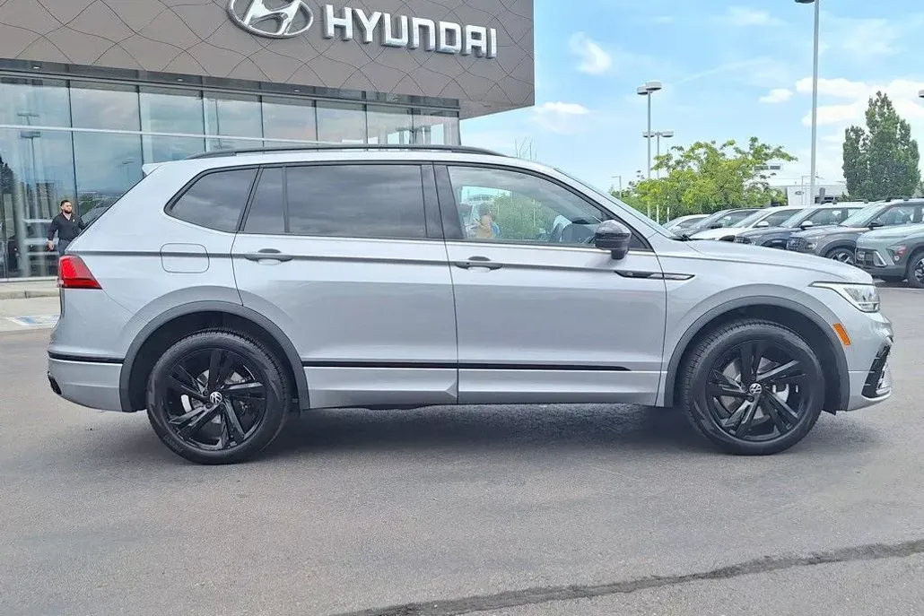 2024 Volkswagen Tiguan SE R-Line Black photo 1