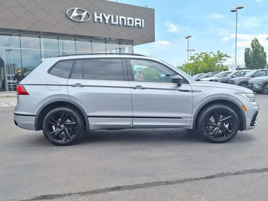 2024 Volkswagen Tiguan SE R-Line Black photo 1