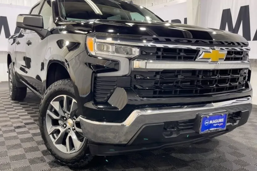 2026 Chevrolet Silverado 1500 LT photo 1