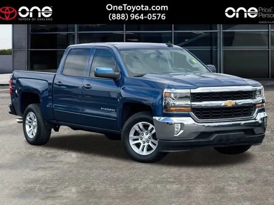 2018 Chevrolet Silverado 1500 LT photo 1